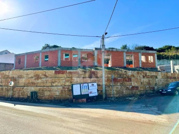 Moradia T3 para Venda em Salir de Matos