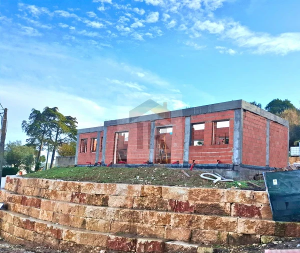 Moradia T3 para Venda em Salir de Matos Foto 27