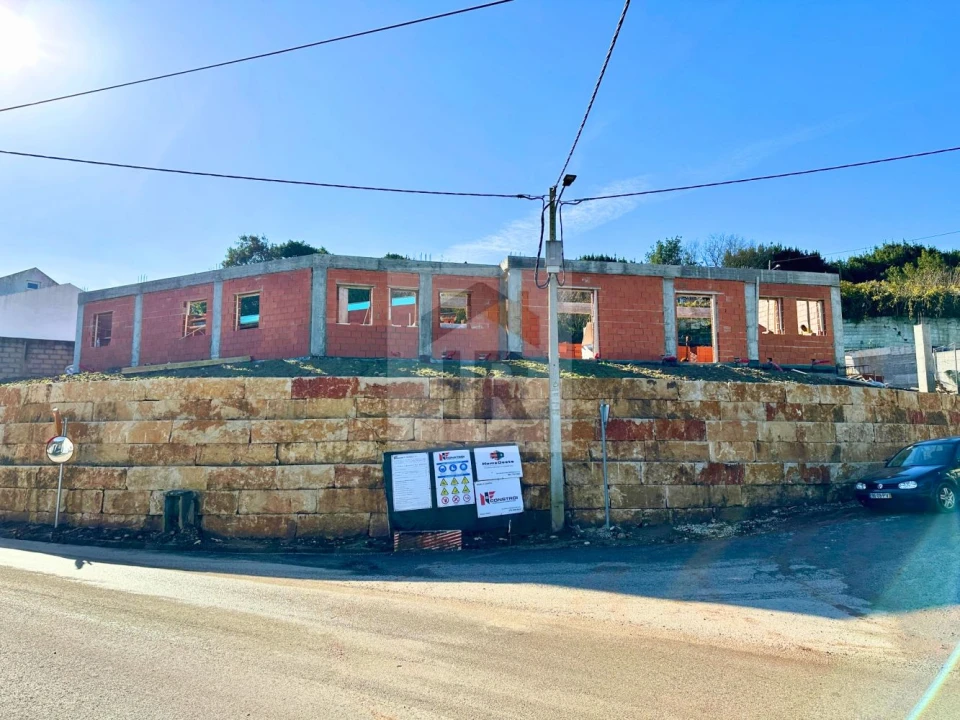 Moradia T3 para Venda em Salir de Matos Foto 33