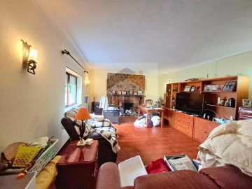 Moradia T6 para Venda em Salir de Matos