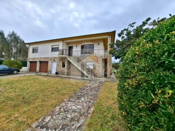 Moradia T6 para Venda em Salir de Matos