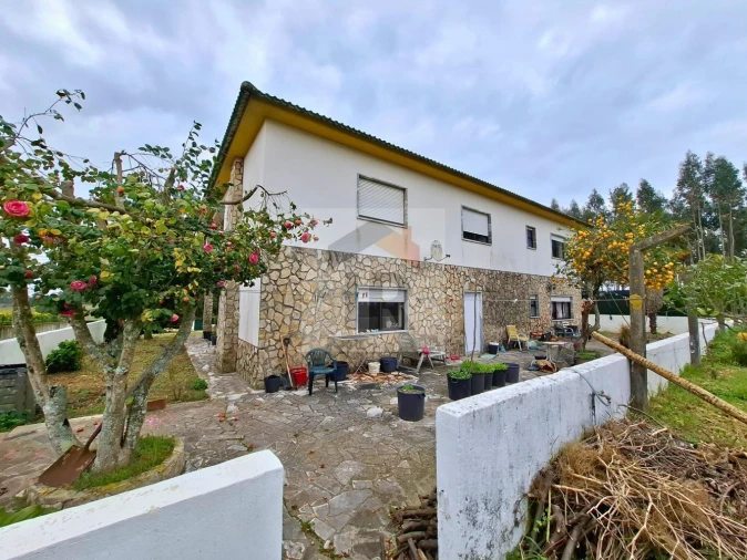 Moradia T6 para Venda em Salir de Matos Foto 11