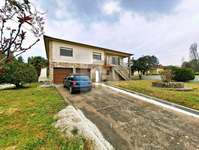 Moradia T6 para Venda em Salir de Matos Foto 13