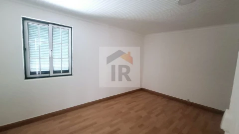 Moradia T4 para Venda em Santa Maria, São Pedro e Sobral da Lagoa