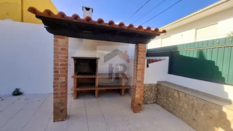 Moradia T4 para Venda em Santa Maria, São Pedro e Sobral da Lagoa