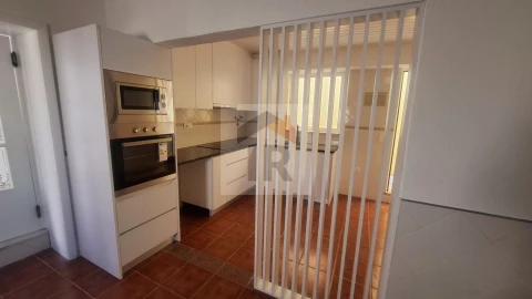 Moradia T4 para Venda em Santa Maria, São Pedro e Sobral da Lagoa