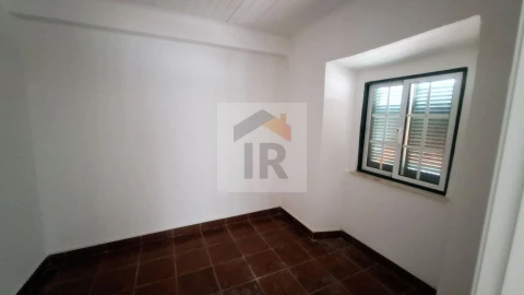 Moradia T4 para Venda em Santa Maria, São Pedro e Sobral da Lagoa