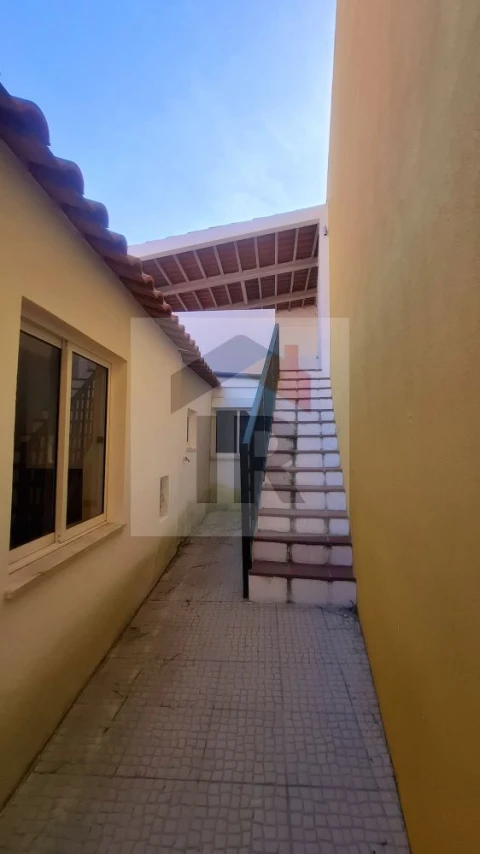 Moradia T4 para Venda em Santa Maria, São Pedro e Sobral da Lagoa