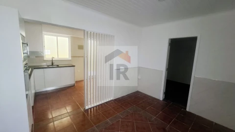 Moradia T4 para Venda em Santa Maria, São Pedro e Sobral da Lagoa