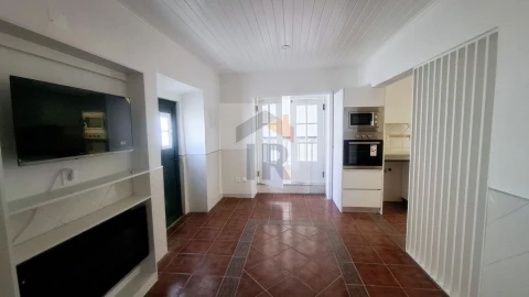 Moradia T4 para Venda em Santa Maria, São Pedro e Sobral da Lagoa