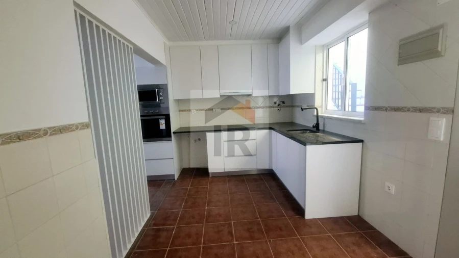 Moradia T4 para Venda em Santa Maria, São Pedro e Sobral da Lagoa Foto 5