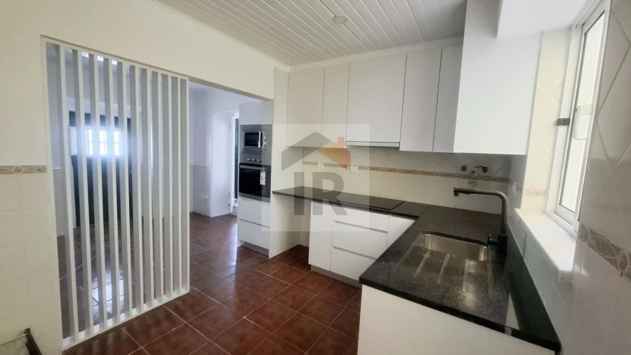 Moradia T4 para Venda em Santa Maria, São Pedro e Sobral da Lagoa Foto 2