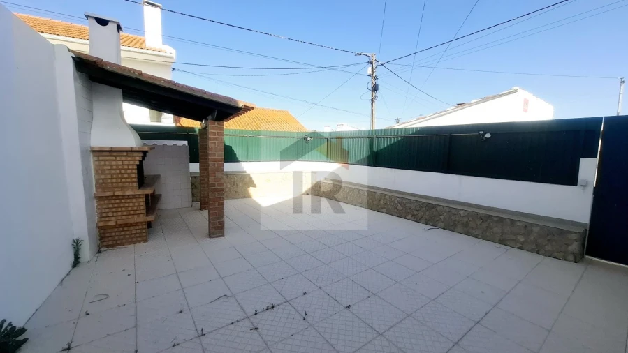 Moradia T4 para Venda em Santa Maria, São Pedro e Sobral da Lagoa Foto 17