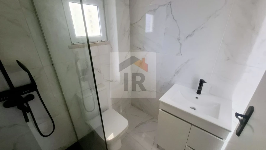 Moradia T4 para Venda em Santa Maria, São Pedro e Sobral da Lagoa Foto 7