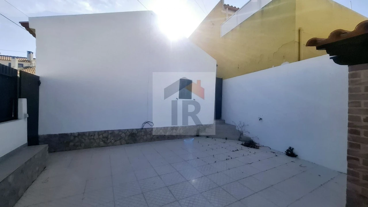 Moradia T4 para Venda em Santa Maria, São Pedro e Sobral da Lagoa Foto 19