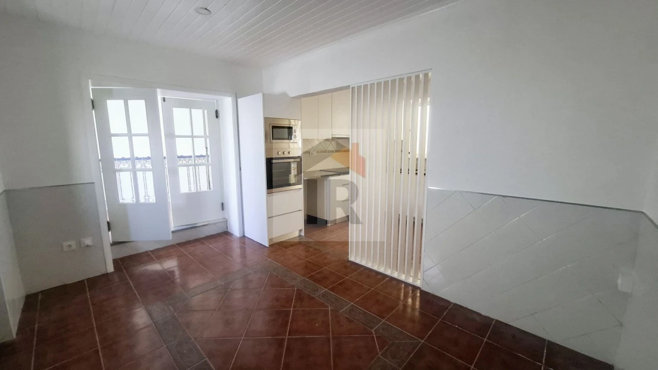 Moradia T4 para Venda em Santa Maria, São Pedro e Sobral da Lagoa Foto 3