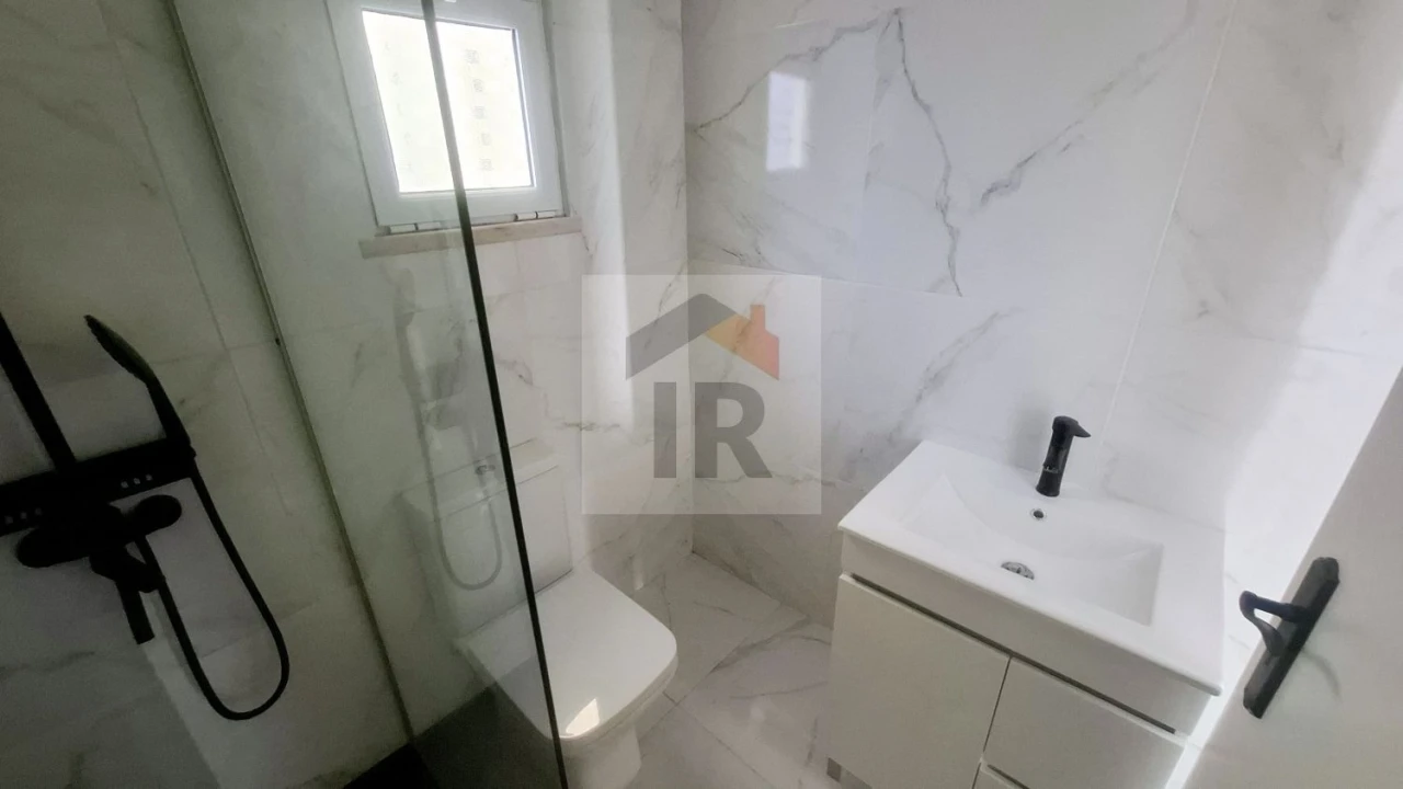 Moradia T4 para Venda em Santa Maria, São Pedro e Sobral da Lagoa Foto 7