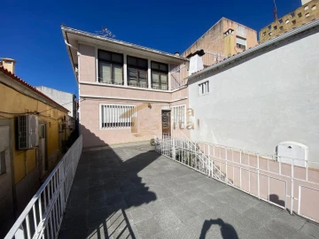 Moradia T8 para Venda em Peso da Régua e Godim