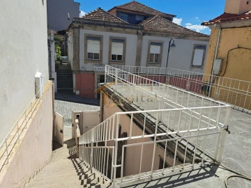 Moradia T8 para Venda em Peso da Régua e Godim