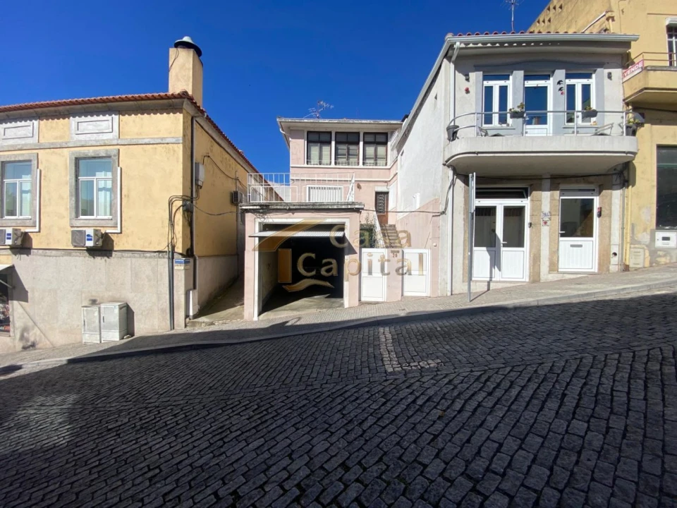 Moradia T8 para Venda em Peso da Régua e Godim Foto 1