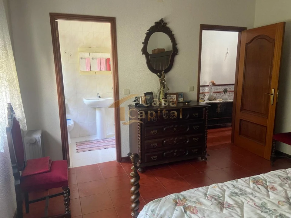 Moradia T4 para Venda em Alijo Foto 17