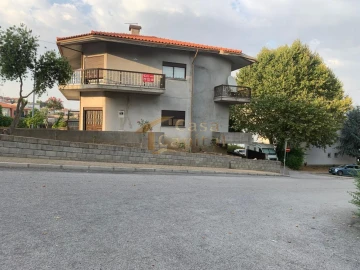 Moradia T4 para Venda em Alijo