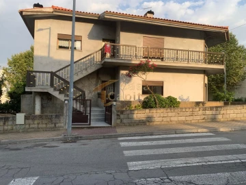 Moradia T4 para Venda em Alijo