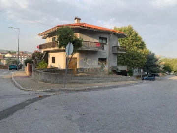 Moradia T4 para Venda em Alijo