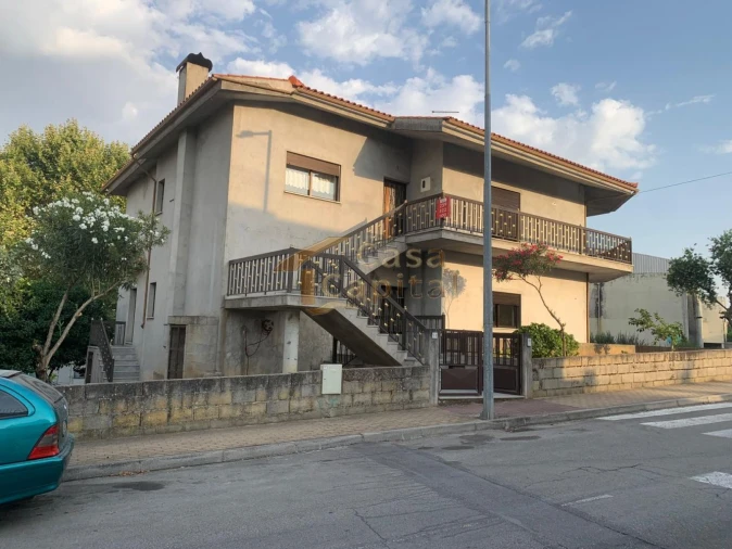 Moradia T4 para Venda em Alijo Foto 3