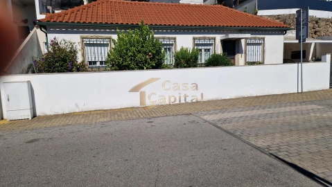 Moradia T2 para Venda em Nossa Senhora da Conceição, São Pedro e São Dinis