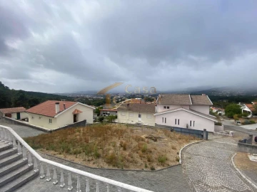 Moradia T3 para Venda em Mouçós e Lamares