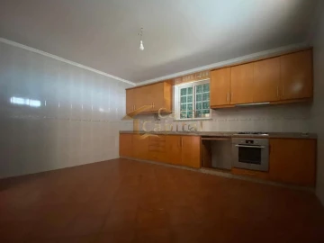 Moradia T3 para Venda em Mouçós e Lamares