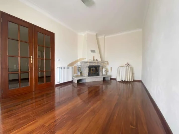 Moradia T3 para Venda em Mouçós e Lamares