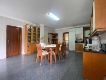 Moradia T3 para Venda em Mouçós e Lamares