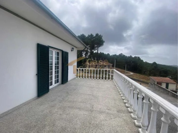 Moradia T3 para Venda em Mouçós e Lamares