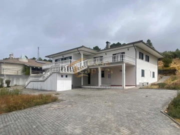 Moradia T3 para Venda em Mouçós e Lamares