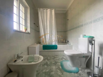 Moradia T3 para Venda em Mouçós e Lamares