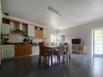 Moradia T3 para Venda em Mouçós e Lamares