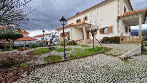 Quinta T5 para Venda em Folhadela