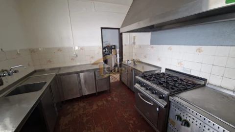 Loja para Venda em Adoufe e Vilarinho de Samardã