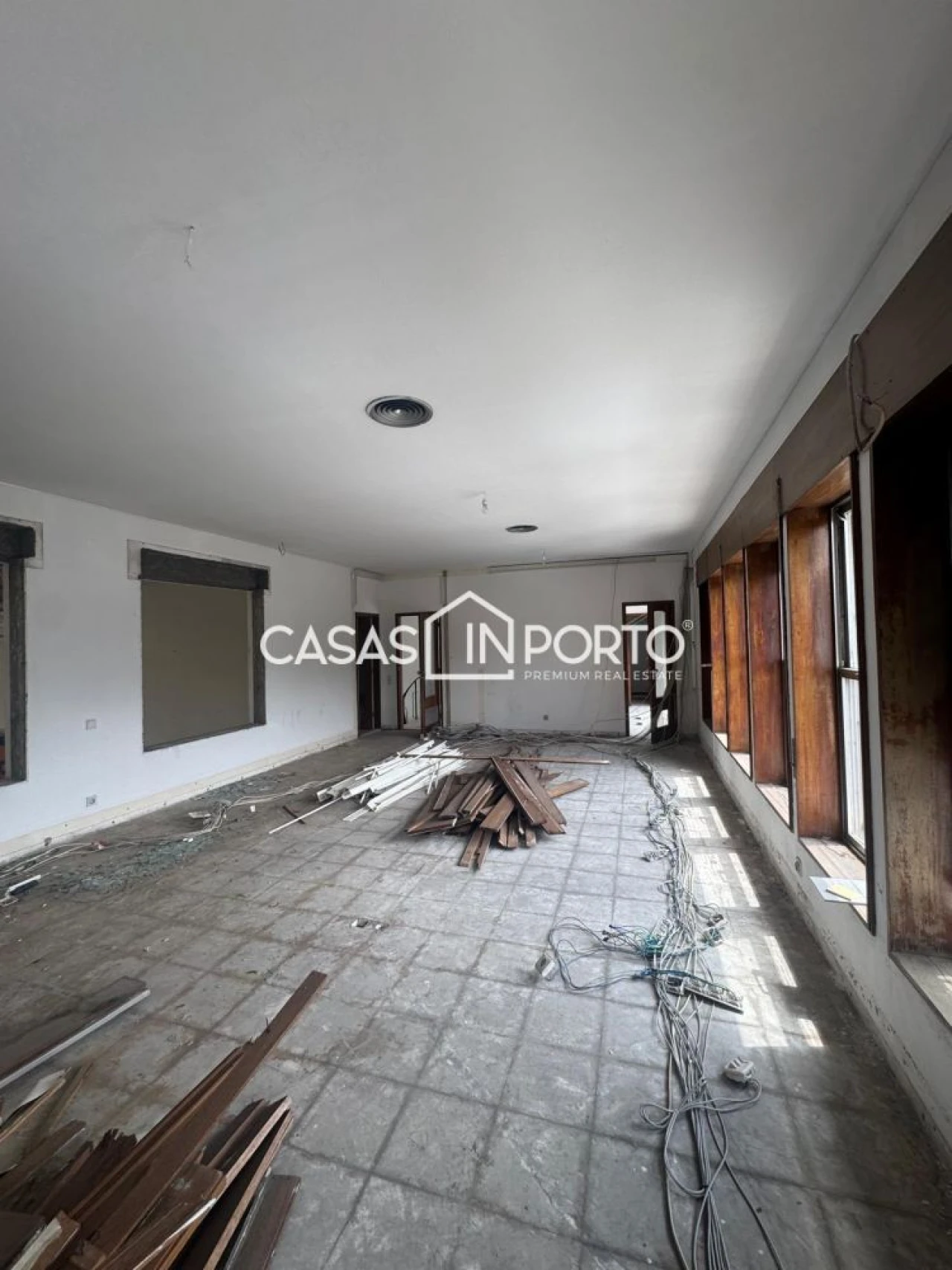 Loja para Arrendamento em Ramalde Foto 10