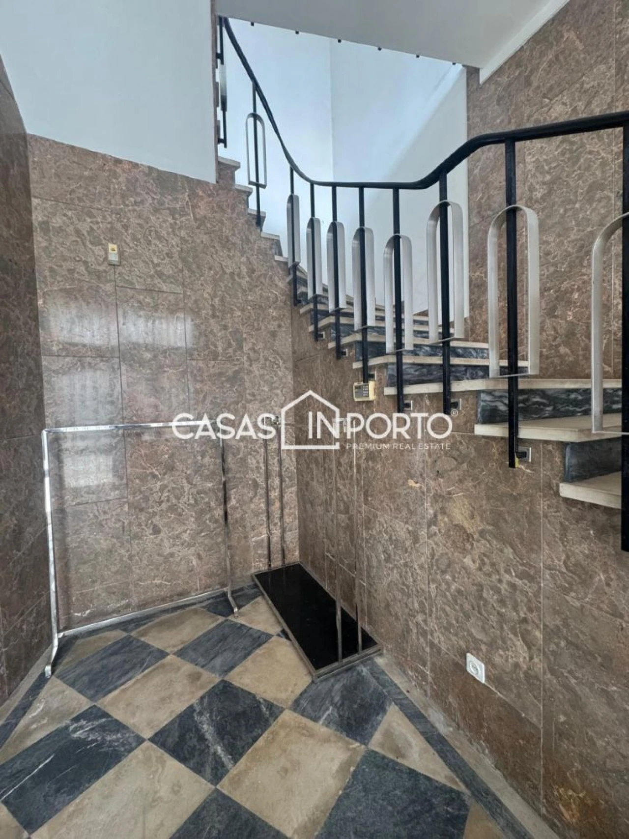 Loja para Arrendamento em Ramalde Foto 12