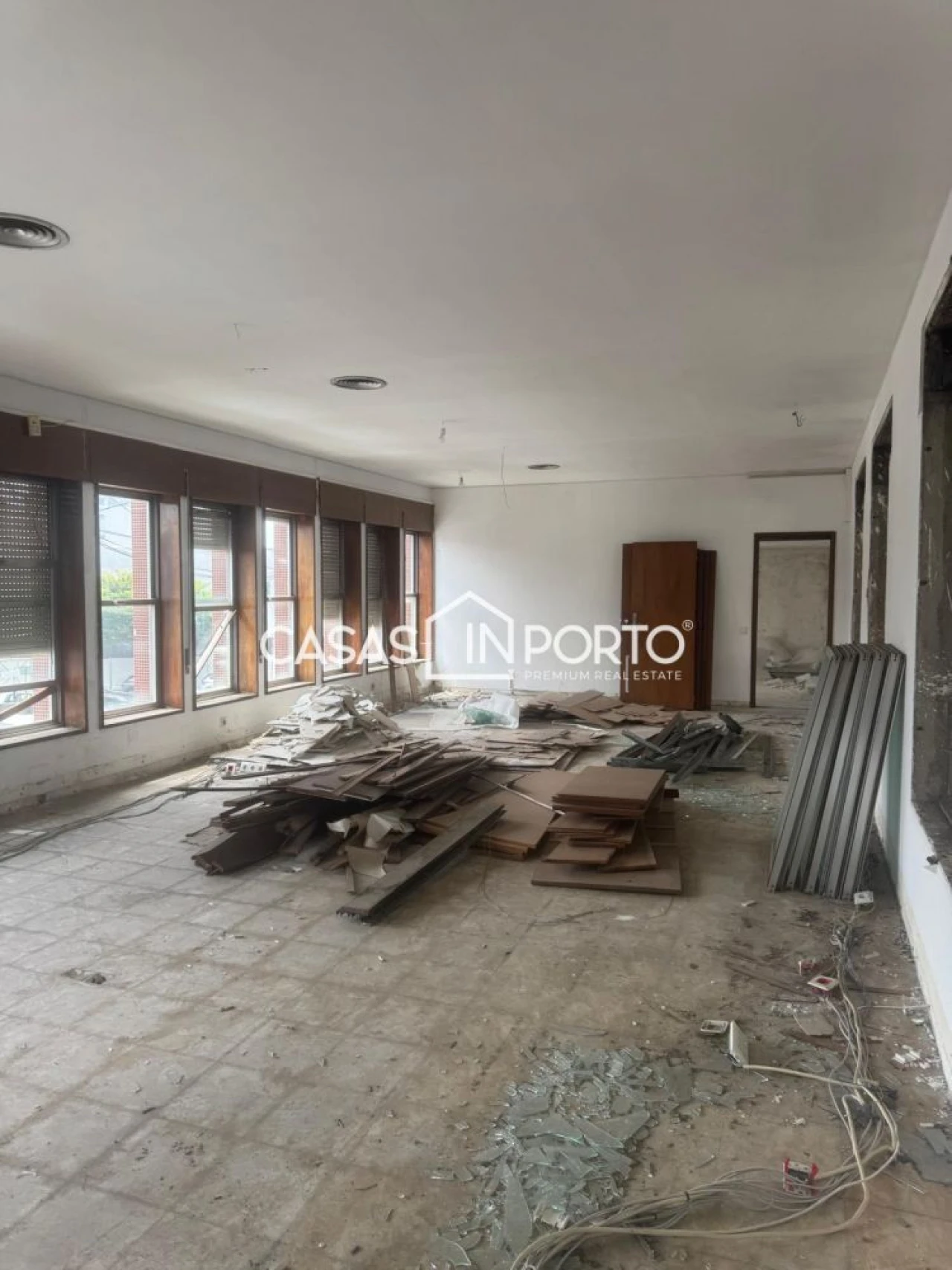 Loja para Arrendamento em Ramalde Foto 6