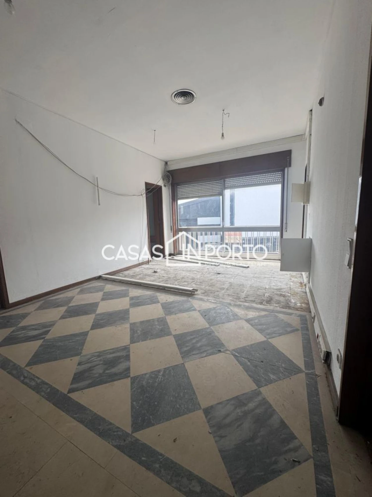 Loja para Arrendamento em Ramalde Foto 9