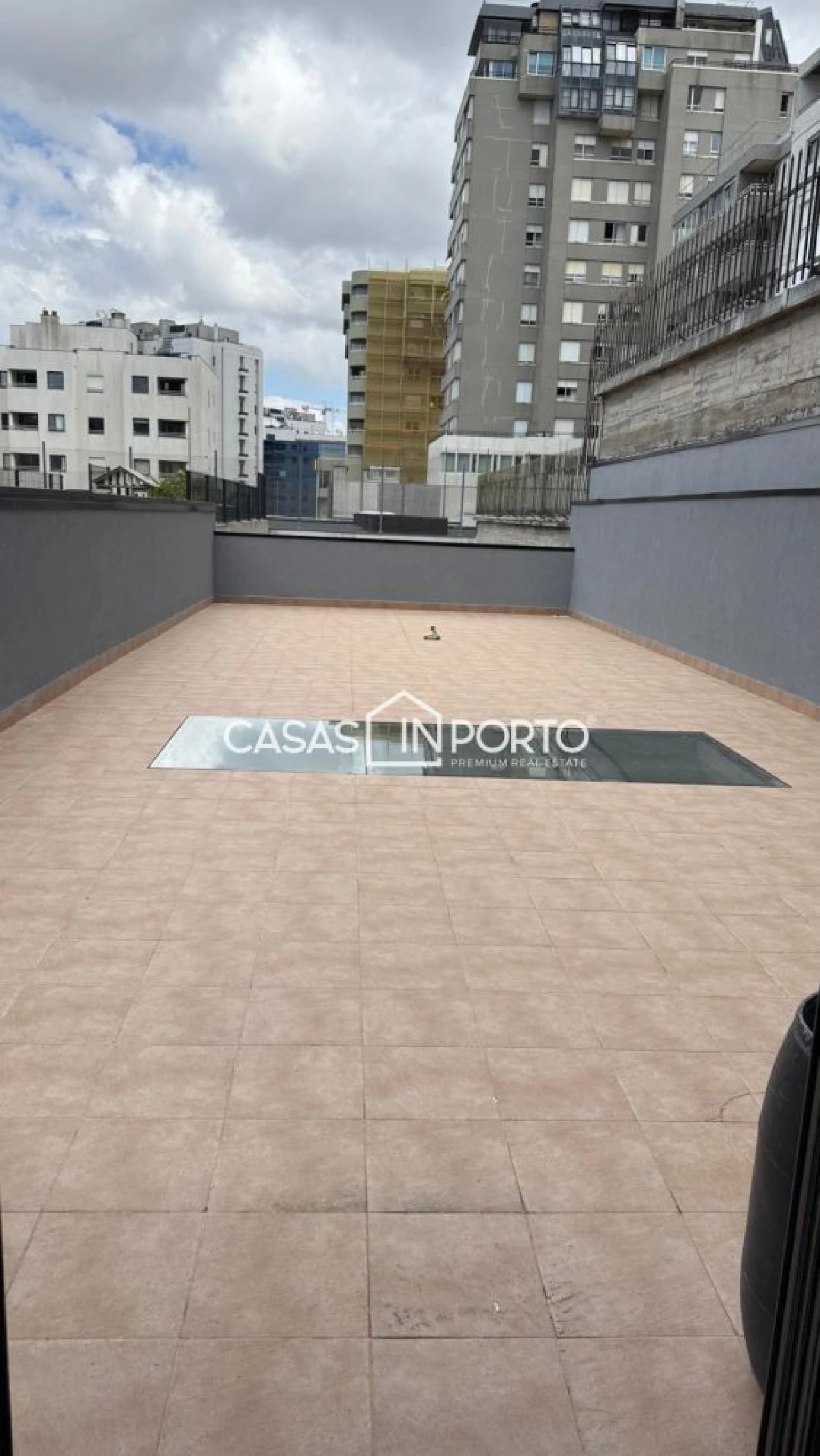 Loja para Arrendamento em Lordelo do Ouro e Massarelos Foto 1