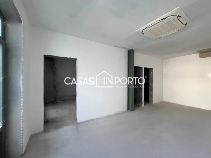 Loja para Arrendamento em Cedofeita, Santo Ildefonso, Sé, Miragaia, São Nicolau e Vitória Foto 2