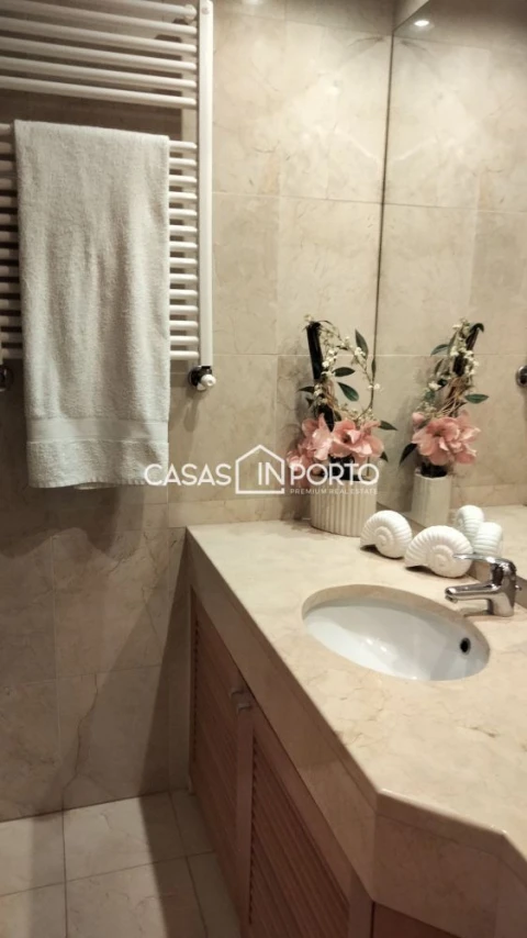 Apartamento T4 para Venda em Aldoar, Foz do Douro e Nevogilde