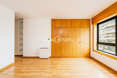 Apartamento T4 para Venda em Aldoar, Foz do Douro e Nevogilde