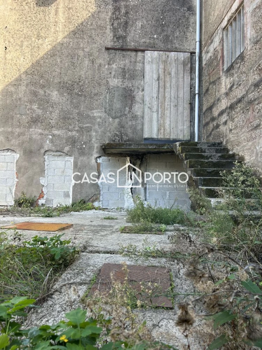 Loja para Venda em Milheiros Foto 4