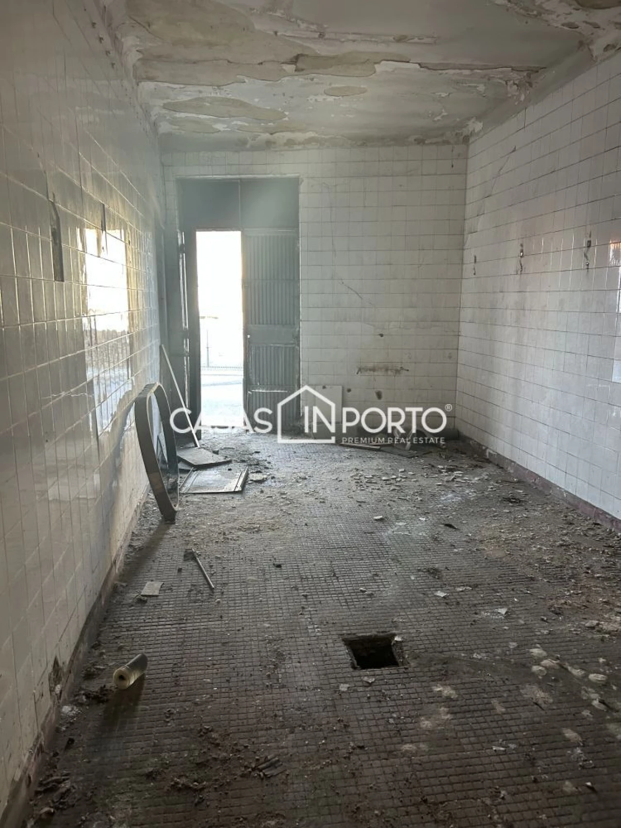 Loja para Venda em Milheiros Foto 7